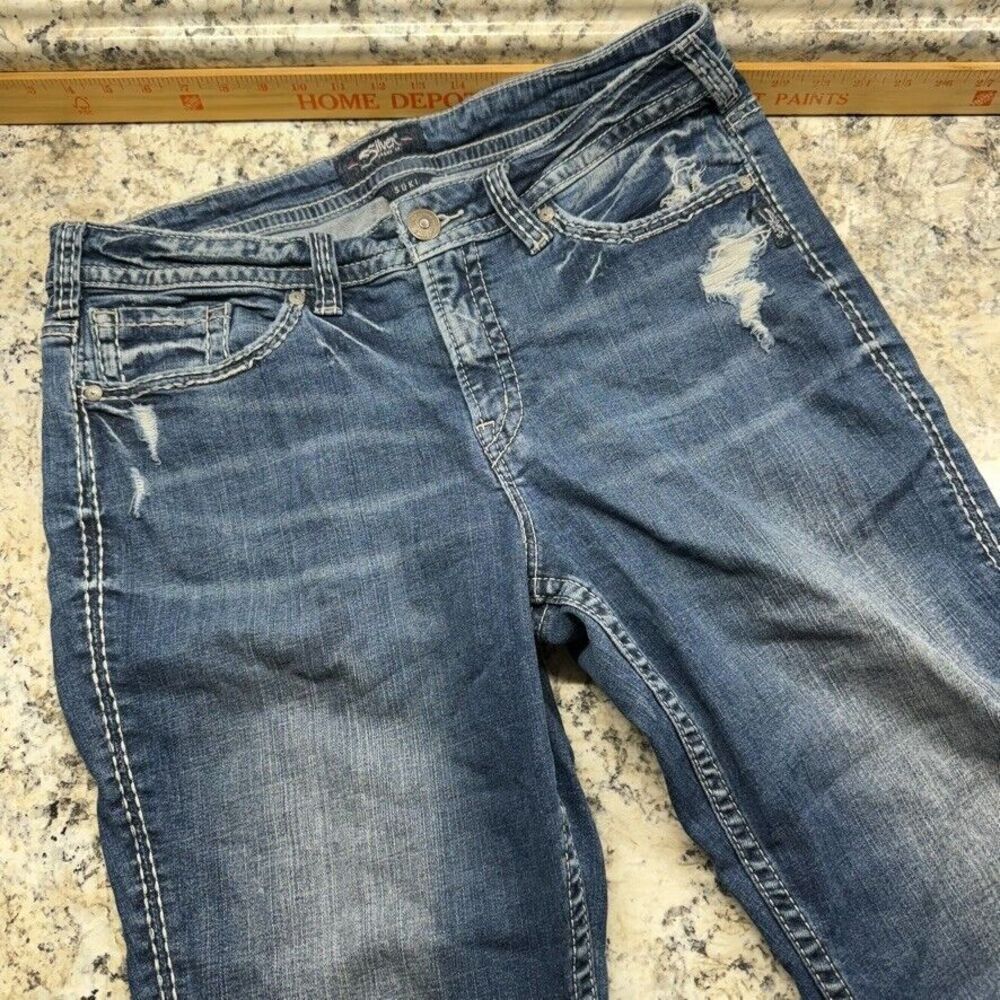 Silver Women's Suki Capri Jeans Size 18/L 22 1/2 Dark Wash Mid Rise Distressed